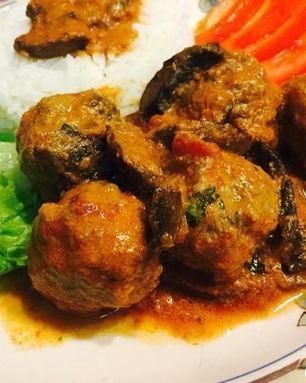 Фрикадельки в грибном соусе