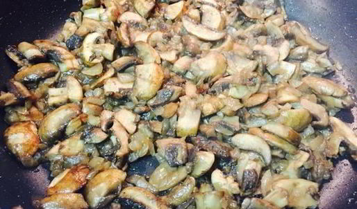 фрикадельки в грибном соусе