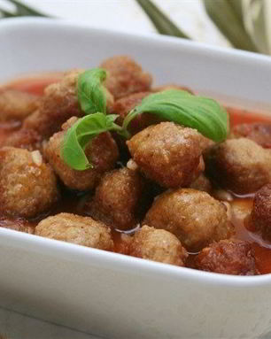 Фрикадельки в луково-морковном соусе по-мадридски