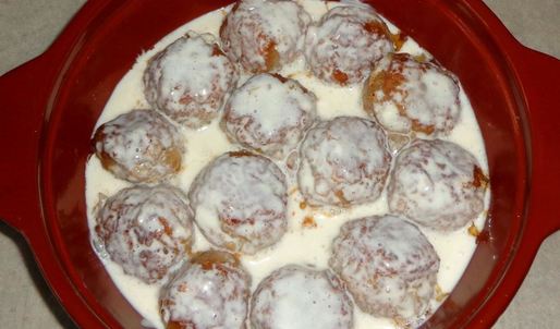 фрикадельки в сметанном соусе в духовке