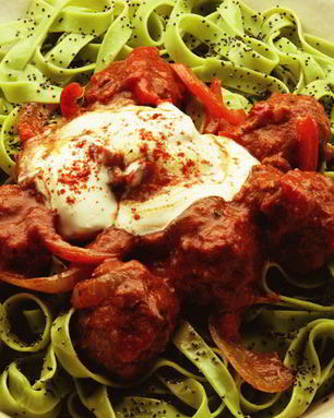 Фрикадельки в сметанном соусе