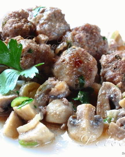 Рецепт фрикаделек в соусе с шампиньонами