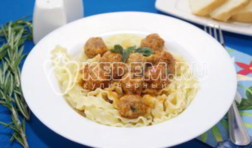 фрикадельки в томатном соусе с пастой