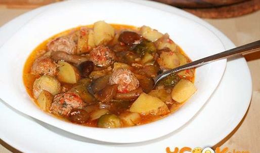 грибы с фрикадельками в горшочках