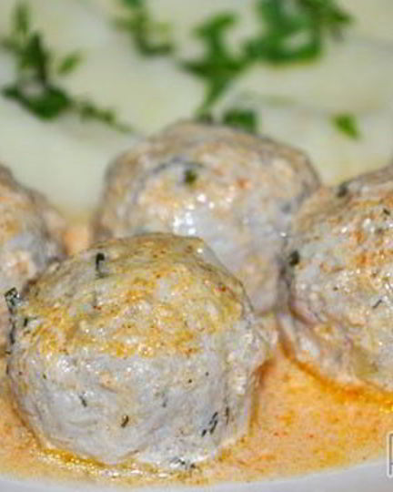 Рецепт куриных фрикаделек с сыром в сливочном соусе