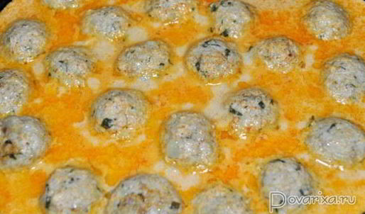 куриные фрикадельки с сыром в сливочном соусе