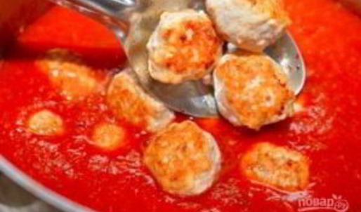 куриные фрикадельки в ароматном томатном соусе