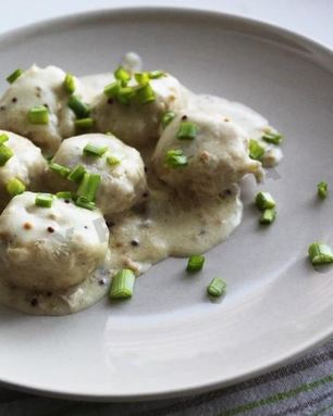 Куриные фрикадельки в сметанном соусе