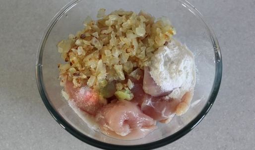 куриные фрикадельки в сметанном соусе