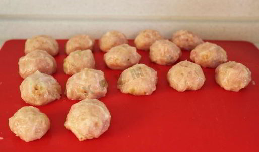 куриные фрикадельки в сметанном соусе