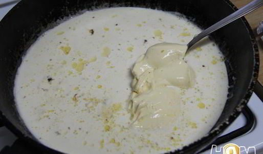 куриные фрикадельки в сырно-сливочном соусе