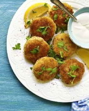 Рыбные фрикадельки с майонезным соусом и кресс-салатом