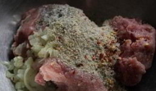 спагетти сквош с фрикадельками и шпинатом