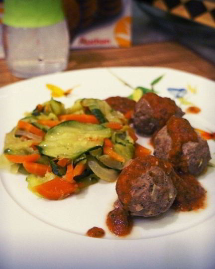 Рецепт цукини с фрикадельками и ароматным соусом