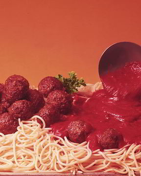 Вермишель с фрикадельками и томатным соусом