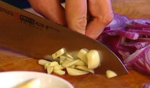 чечевица со свеклой, шпинатом и йогуртной заправкой