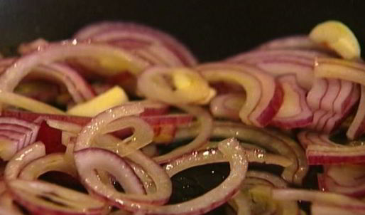 чечевица со свеклой, шпинатом и йогуртной заправкой