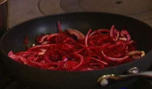 чечевица со свеклой, шпинатом и йогуртной заправкой