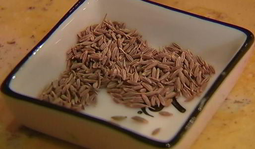 чечевица со свеклой, шпинатом и йогуртной заправкой