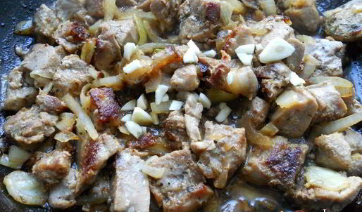 картофель отварной с индюшиным мясом и сыром