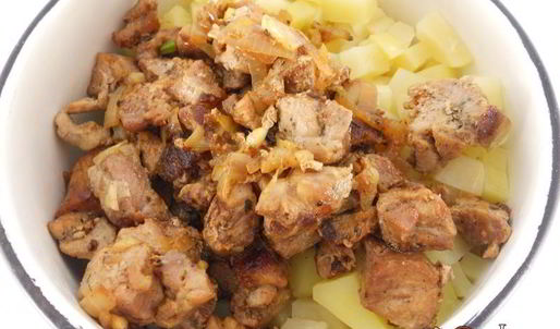 картофель отварной с индюшиным мясом и сыром