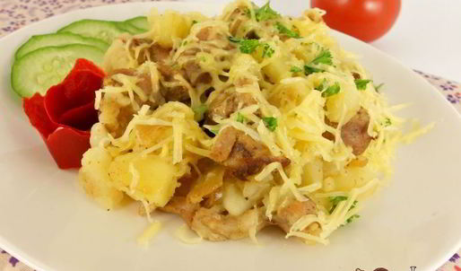картофель отварной с индюшиным мясом и сыром