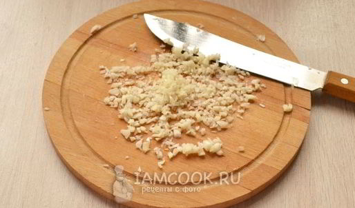 картофель по-деревенски с чесноком в духовке