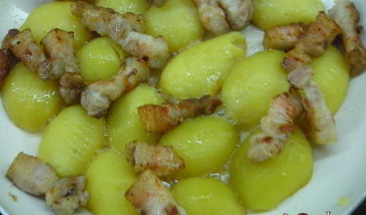 картофель с беконом и чесночком