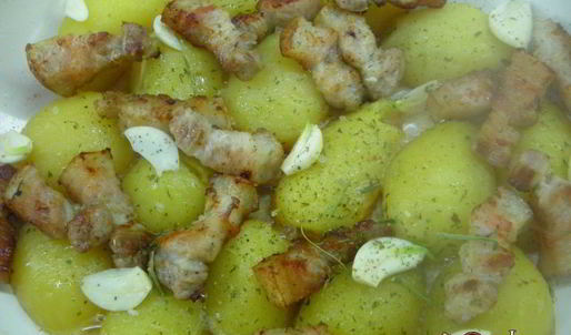 картофель с беконом и чесночком