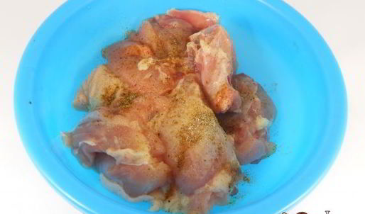 картофель с куриными окорочками, овощами и карри в рукаве