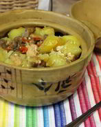 Картофель с курицей и грибами в горшочках