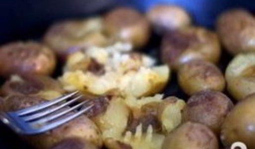 картофель с соусом чили