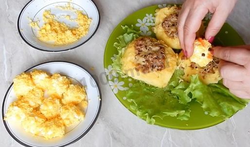 картофельные гнезда c петушками в духовке