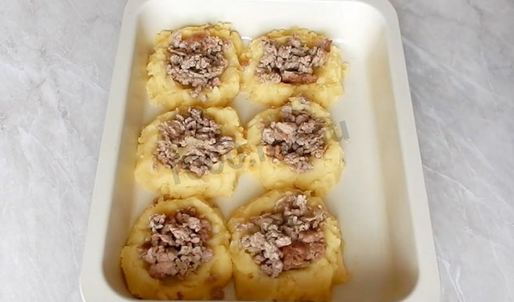 картофельные гнезда c петушками в духовке