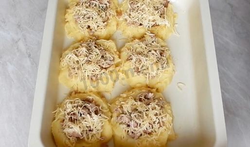 картофельные гнезда c петушками в духовке