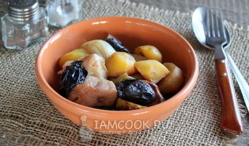 картошка с черносливом и мясом в духовке