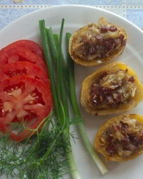 Картошка с колбасой в духовке