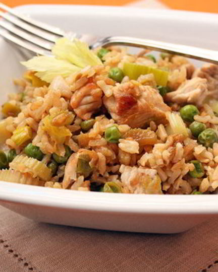 Рецепт коричневого риса с индейкой и овощами