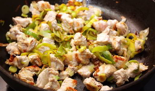 коричневый рис с индейкой и овощами