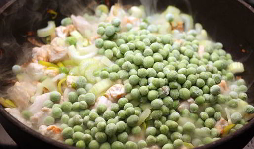 коричневый рис с индейкой и овощами