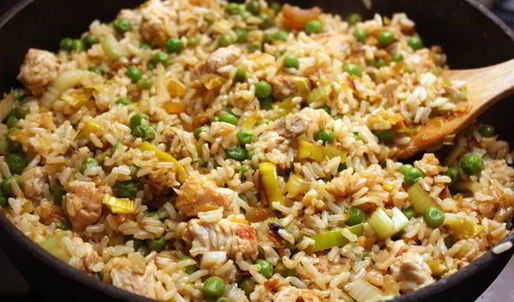 коричневый рис с индейкой и овощами