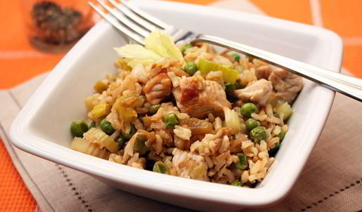 коричневый рис с индейкой и овощами