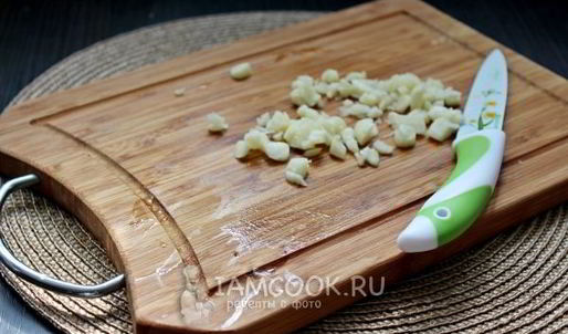 молодой картофель с чесноком и укропом