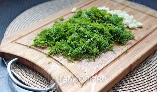 молодой картофель с чесноком и укропом