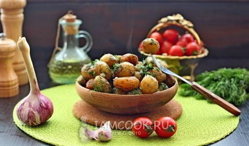 молодой картофель с чесноком и укропом