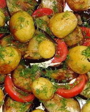 Молодой картофель с овощами