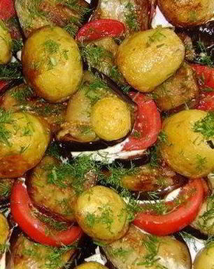 Молодой картофель с овощами