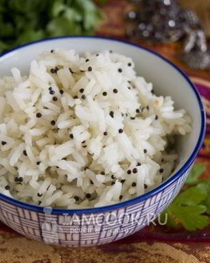 Рассыпчатый рис с семенами черной горчицы