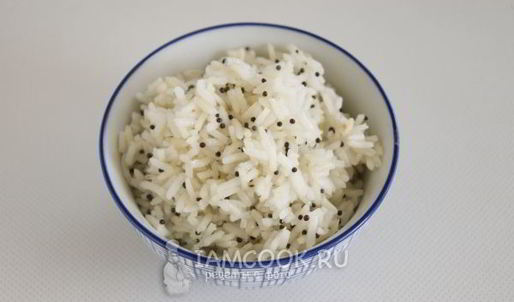 рассыпчатый рис с семенами черной горчицы