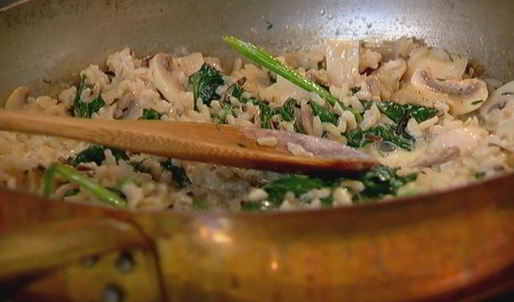 рис с горгонзолой, шампиньонами и шпинатом
